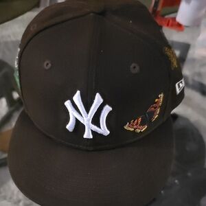New Era Yankees Brown Withe Butterfly Fitted Cap 7 3/8 (718)